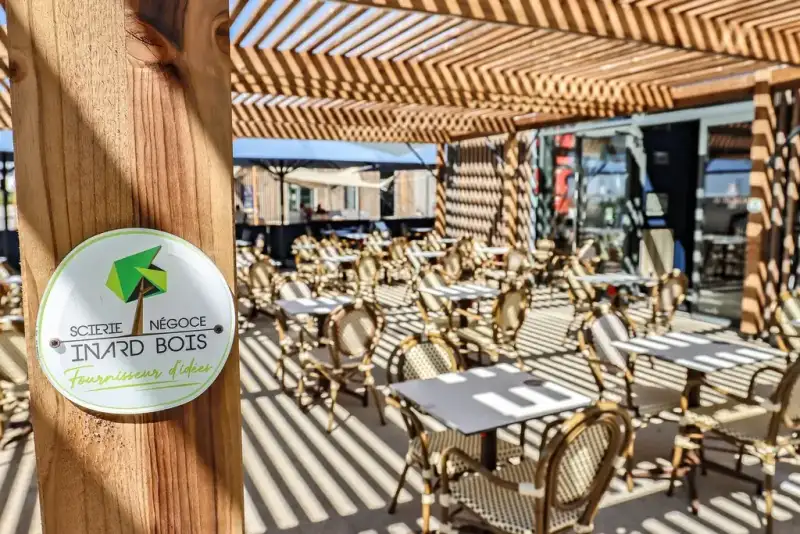 Pose d’une pergola chez nos clients Au Bureau de Carcassonne